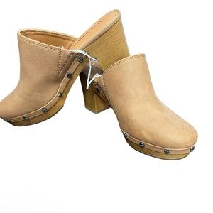 Lucky brand charm studded tan faux leather clog mules heels
